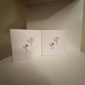 Apple White Earbud Headphones with Signature Design